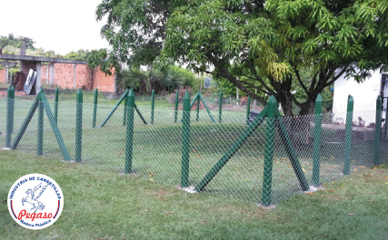 madera platica, construcción de cercas, fabricantes de cercas, postes plásticos, polines plásticos, madera ecológica, corrales de finca, puentes de plastico